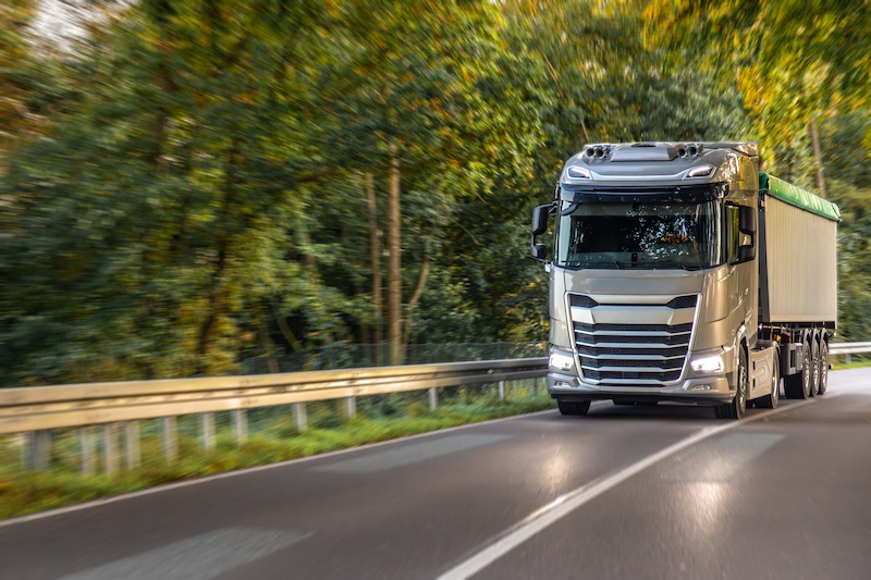 Lastbil på väg